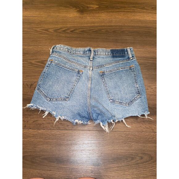 EUC A & F The Mom Short High Rise Denim Shorts Women’s 28/6 Distressed Raw Hem - Picture 7 of 9